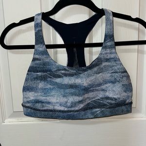 Lululemon Invigorate Bra Medium support B/C cup size 10